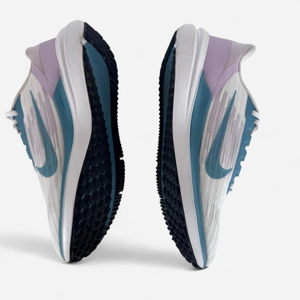 Women's Nike  Winflo 09 White and Blue Athletic Shoes - Picture 8 of 8